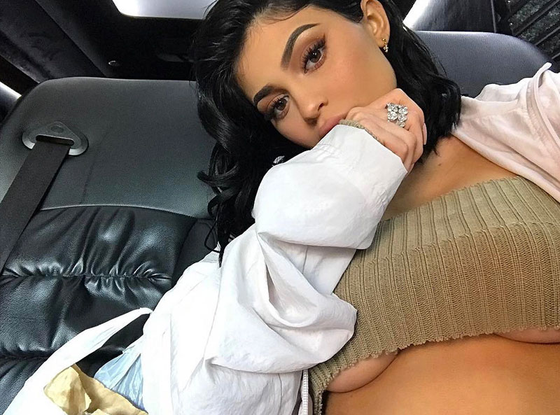 kylie jenner underboob selfie