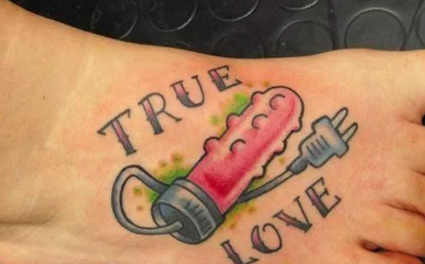dildo tat